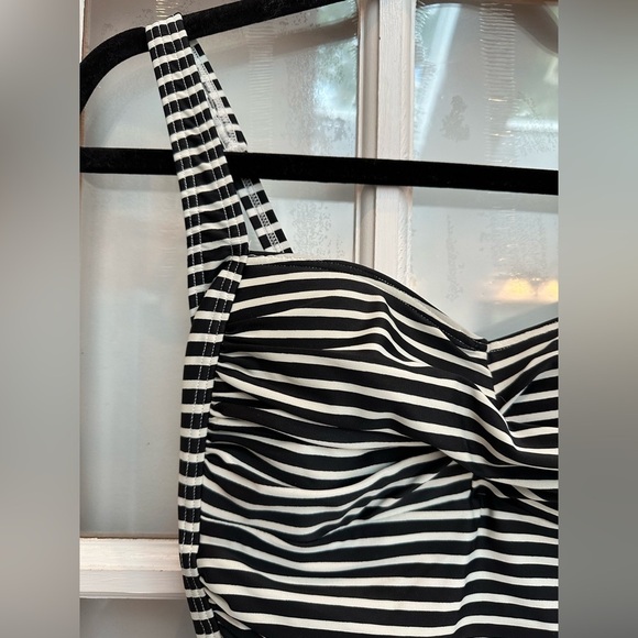 Bond Eye Australia Swimsuit D/DD Cup One Piece Black White Striped Size 6 US - Picture 3 of 11
